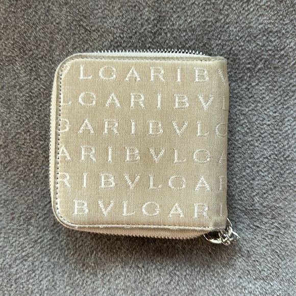 Bvlgari used zippy wallet.  Beige logo style.  Good condition! - Picture 4 of 11
